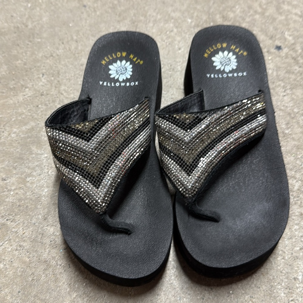 Yellow Box Black Sandals bundle - Picture 4 of 7